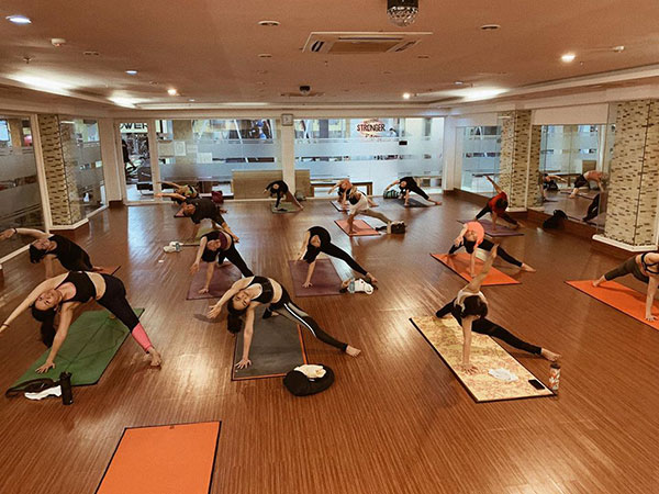 Học viên yoga quận 5: Học viên tại phòng tập Yoga quận 5 của chúng tôi đều có một điểm chung - đam mê Yoga và sức khỏe. Họ đến đó để cải thiện cuộc sống của mình, tìm kiếm sự thư giãn và tập trung vào sức khỏe và tinh thần.
