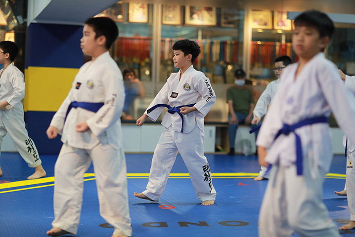 Taekwondo đai màu xanh dương.